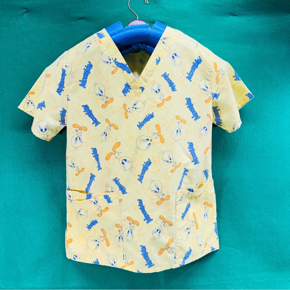 Warner Bros. Yellow Tweety and Sylvester Short Sleeve Top size M (8-10)